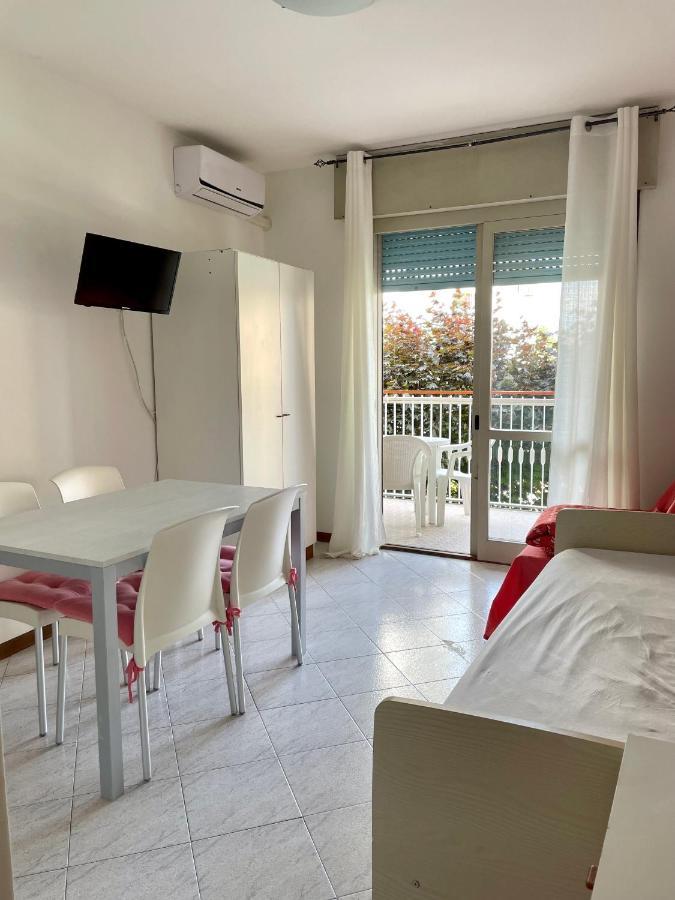 Residence La Duna Lignano Sabbiadoro Bagian luar foto